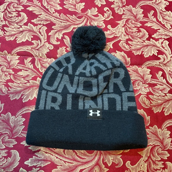 Under Armour Black & Gray Sock Cap Hat Women's - Picture 1 of 6
